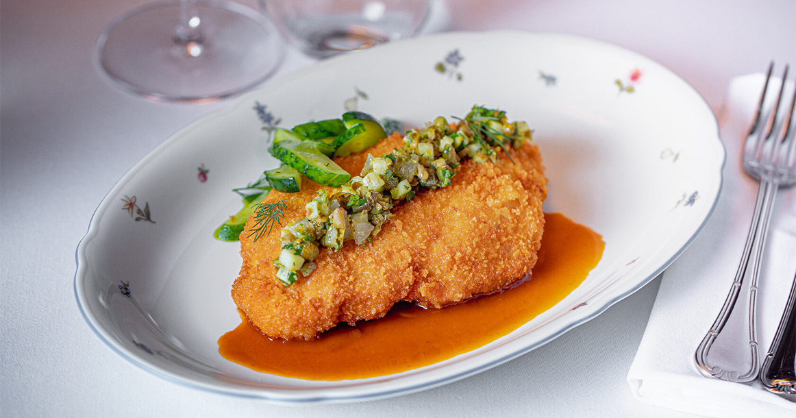 Второе AVA Bistro со шницелем и фетучини выручает служащих с хорошей зарплатой с Б. Никитской