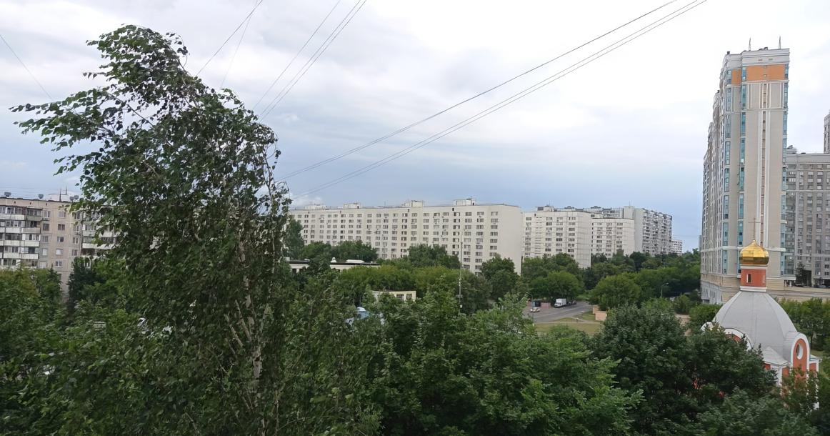 Вид из моего окна: на Михневскую улицу в Бирюлево