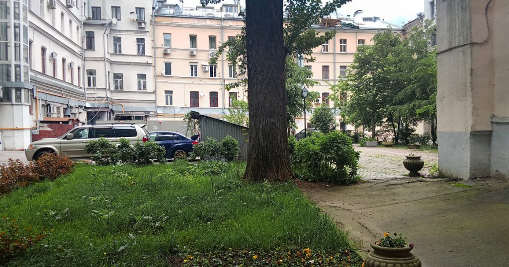 Вид из моего окна: на дворик Мясницкой улицы