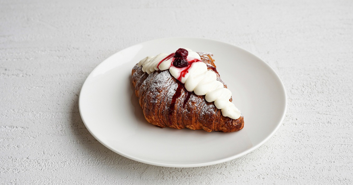 Турецкое кафе, французские булки, новозеландское масло: Croissant Atelier сбежало из центра