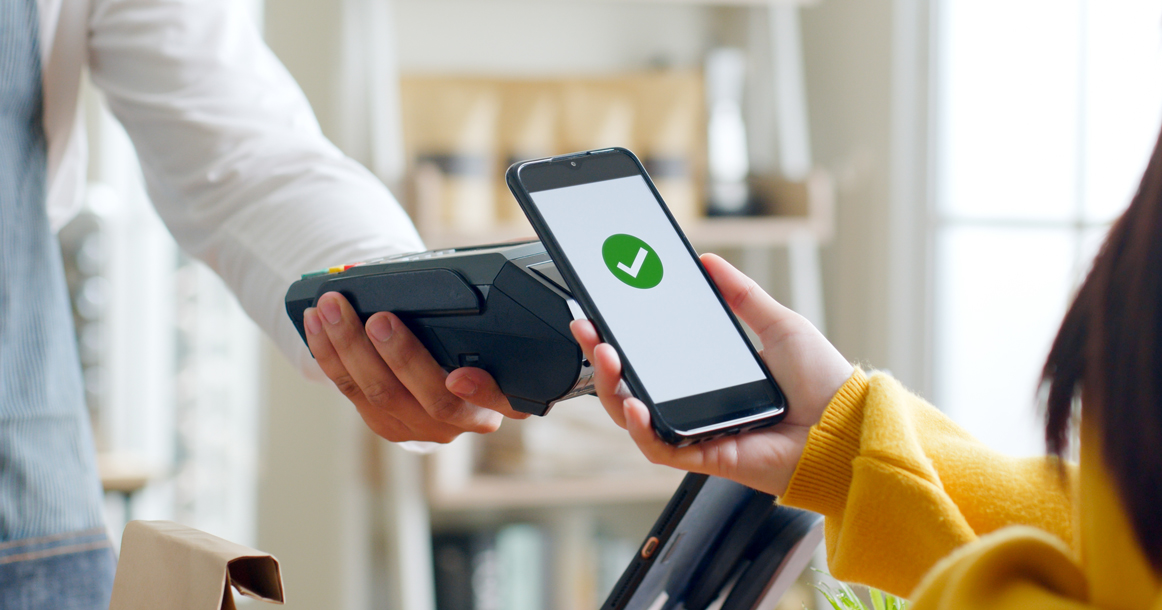 «Сбер» наконец запустил аналог Apple Pay — сервис «Вжух»