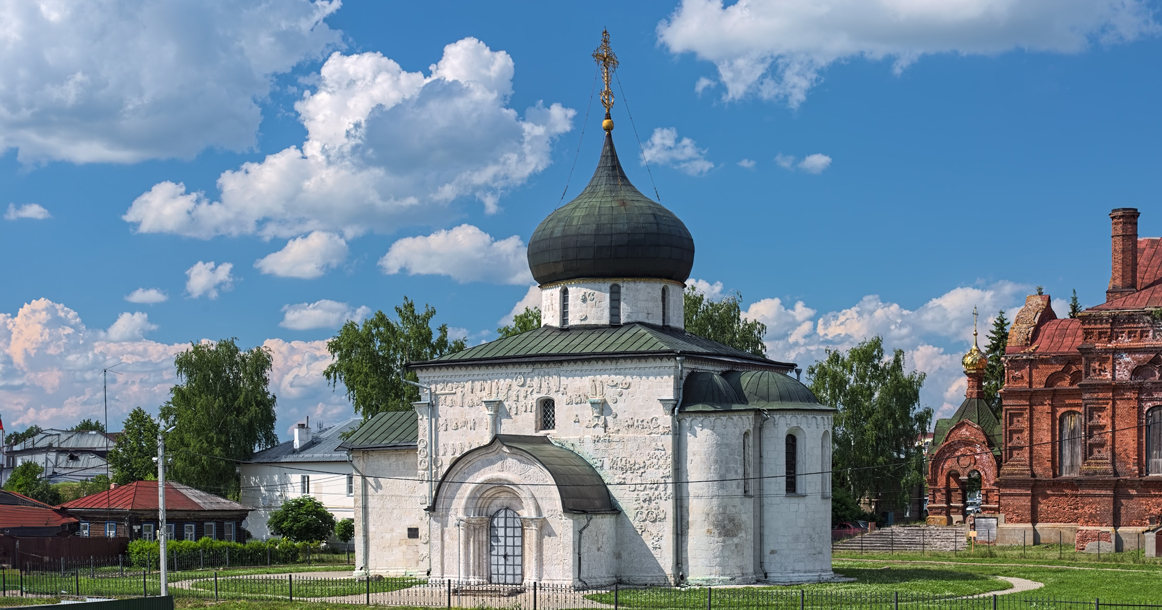 Чтобы найти истоки белокаменной архитектуры Древней Руси, надо поехать в Юрьев-Польский