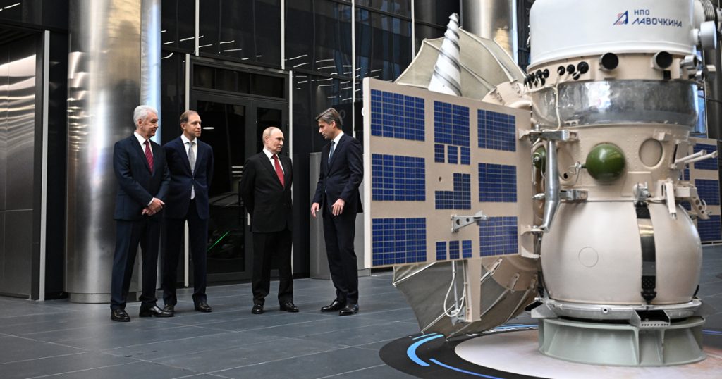 Путин и Собянин открыли новый Национальный космический центр на западе Москвы