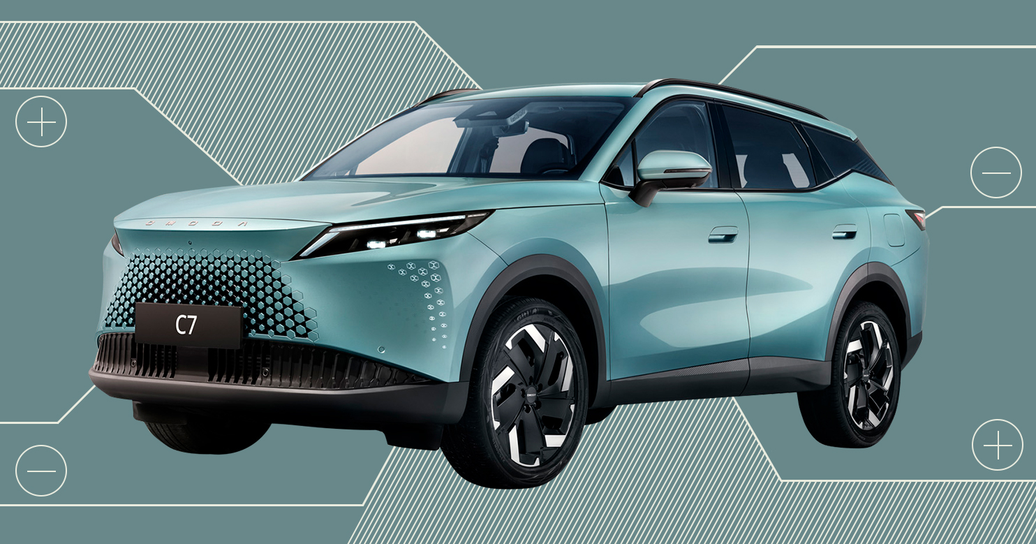 Кроссовер Omoda C7 с геймерскими креслами смотрит на вас как бармен в понедельник утром