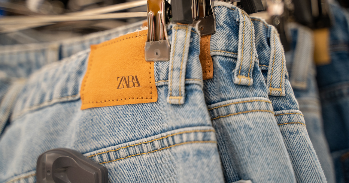 Магазины «Твое» начали продавать одежду ушедших брендов — Zara, Massimo Dutti и Bershka
