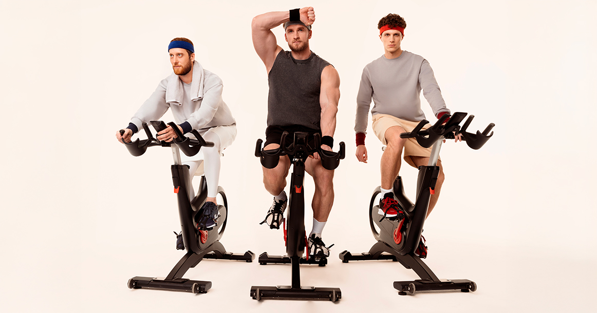 Богатыри и девушка на шаре: Crocus Fitness представил кампанию «Искусство создавать себя»