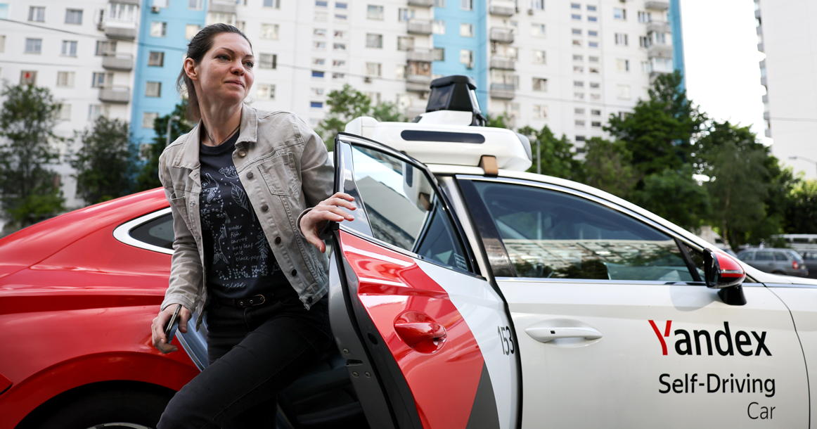 В 2026 году на улицах появятся 100 беспилотных такси, которые можно заказать через приложение