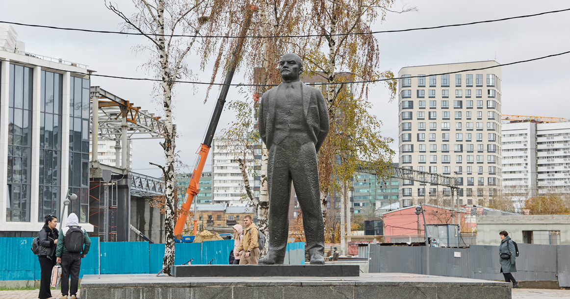 Один день на площади Ильича