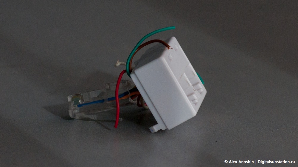 Y-коннектор Ethernet // Фото: © Алексей Аношин | www.digitalsubstation.ru