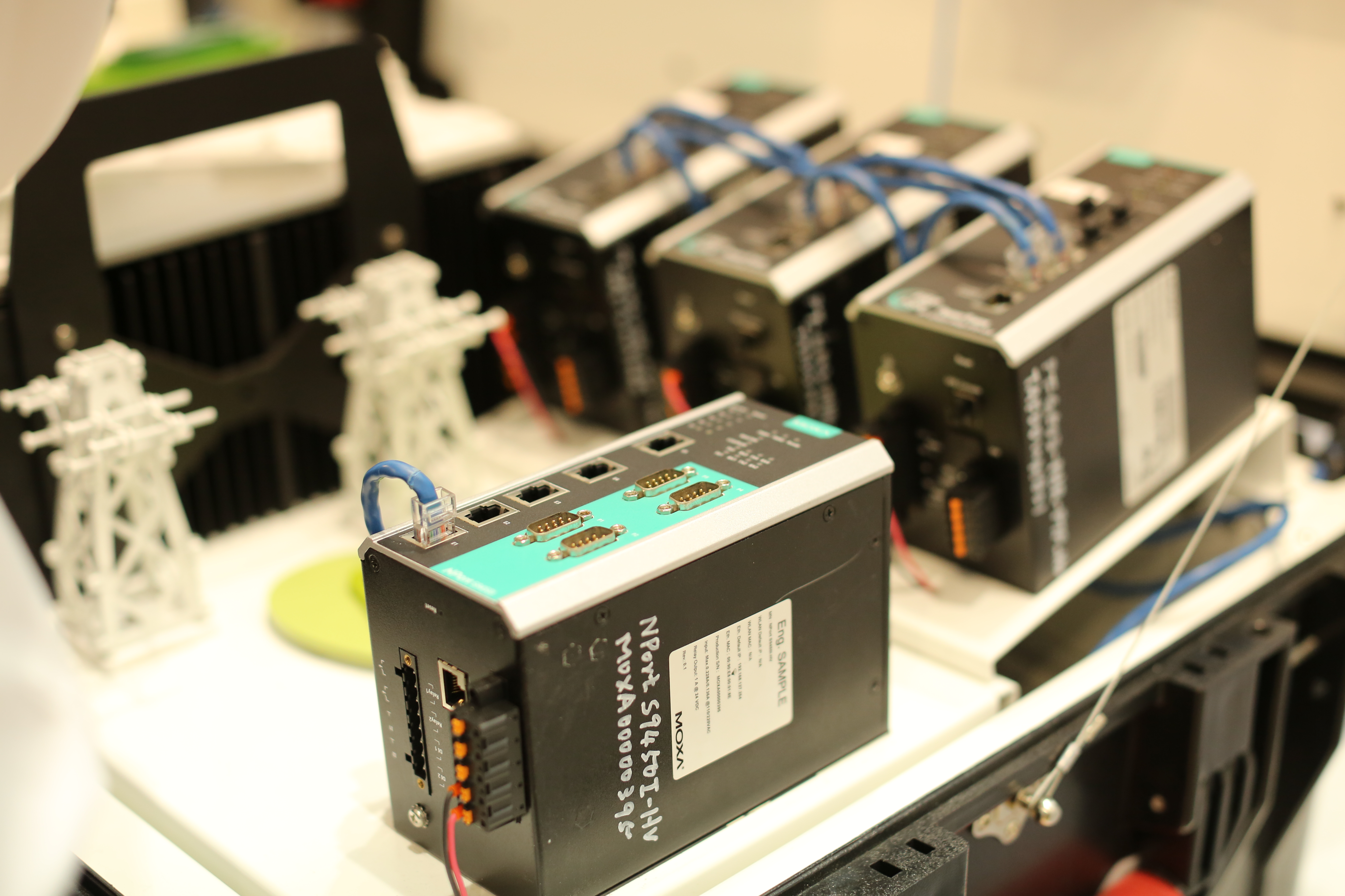 moha-nport-eto-kommutator-funktsiya-organizvtsii-kommunikatsij-mezhdu-ustr-s-podder-tipa-modbas-guglit