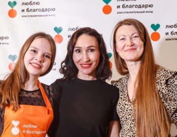 Волонтер рейса Север. Сопровождение раздачи обедов (Екатеринбург)