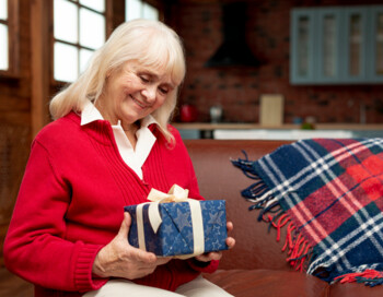 Поздравь одинокого пенсионера с Новым Годом!