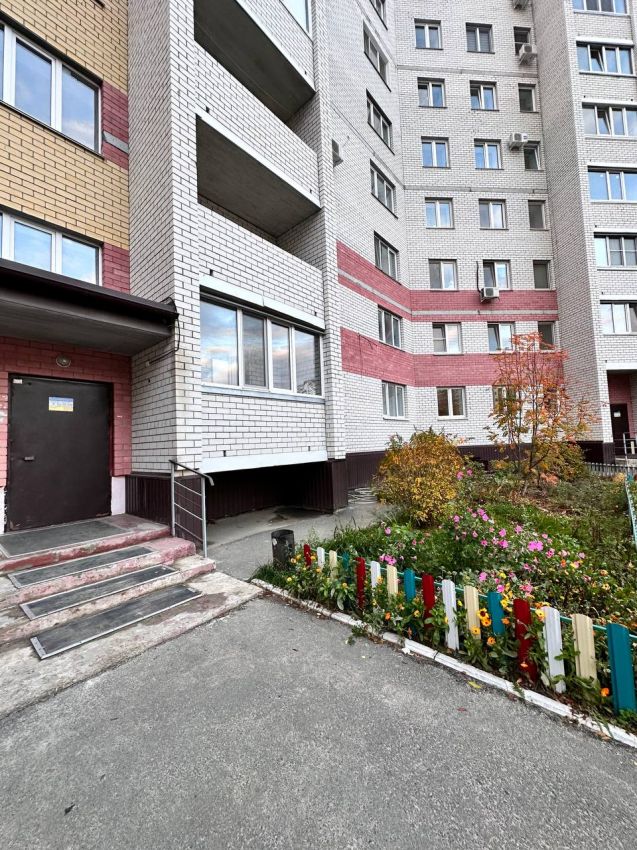 Продажа 2-комнатной квартиры, Курган, 7 микрорайон,  18