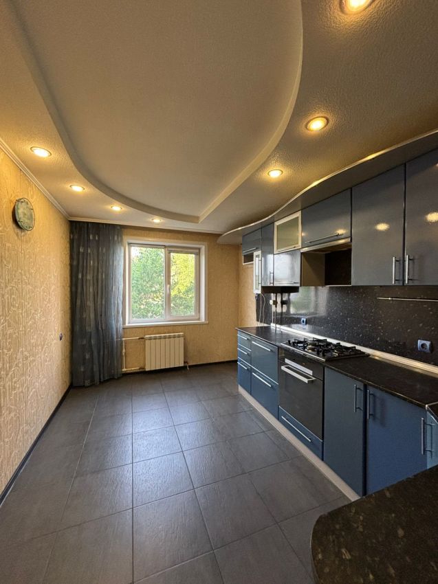 Продажа 3-комнатной квартиры, Курган, Галкинская улица,  37