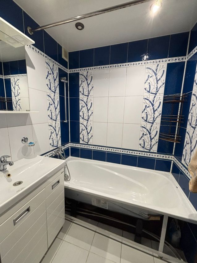 Продажа 3-комнатной квартиры, Курган, Галкинская улица,  37