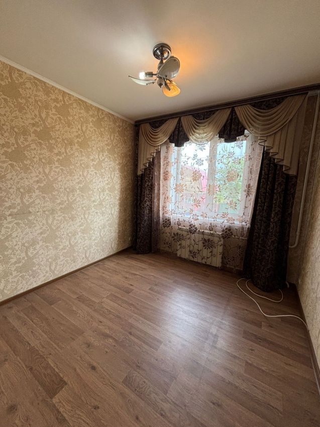 Продажа 3-комнатной квартиры, Курган, Галкинская улица,  37