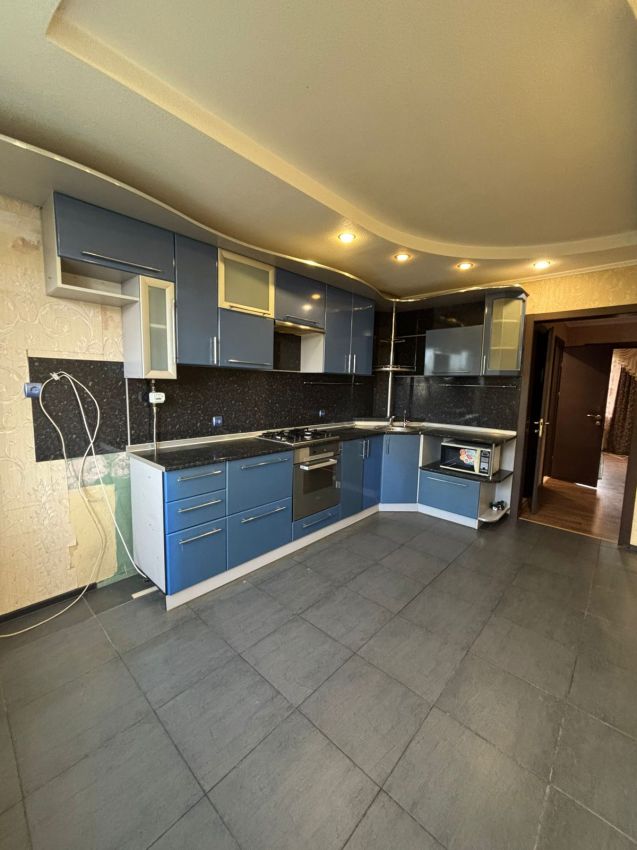 Продажа 3-комнатной квартиры, Курган, Галкинская улица,  37