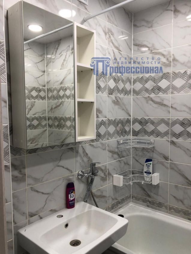 Продажа 2-комнатной квартиры, Курган, 7 микрорайон,  25