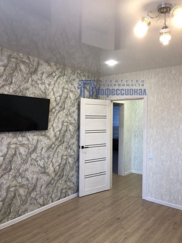 Продажа 2-комнатной квартиры, Курган, 7 микрорайон,  25