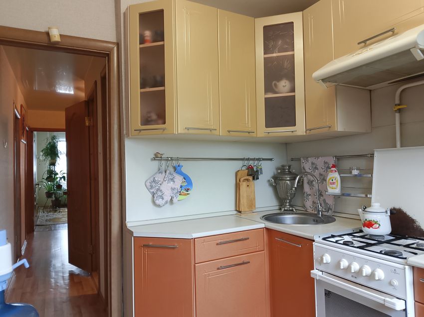 Продажа 3-комнатной квартиры, Курган, Радионова улица,  18а