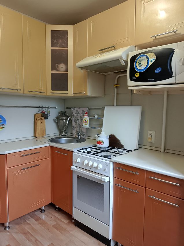 Продажа 3-комнатной квартиры, Курган, Радионова улица,  18а