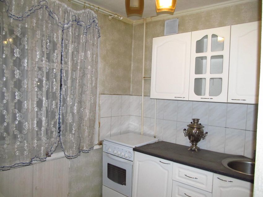 Продажа 3-комнатной квартиры, Курган, Блюхера улица,  6