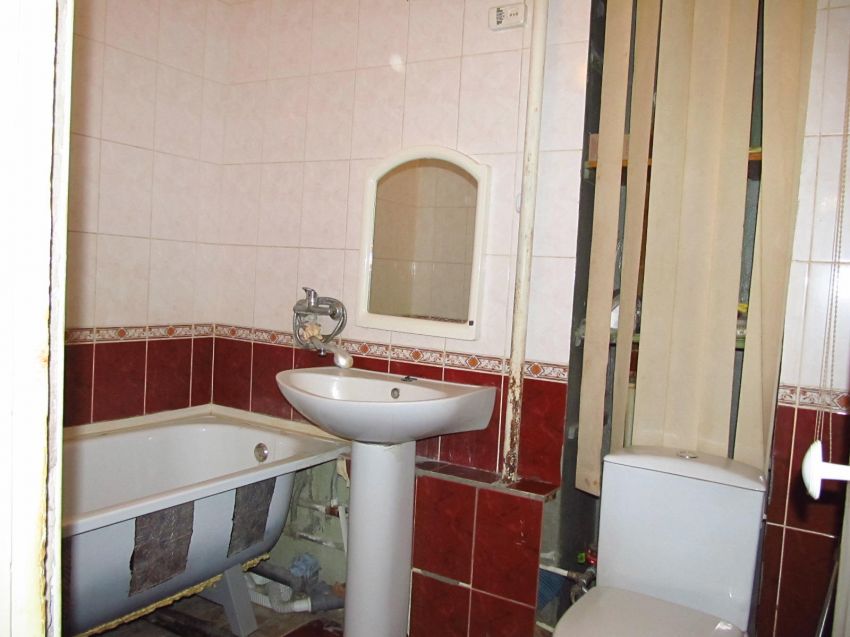 Продажа 3-комнатной квартиры, Курган, Блюхера улица,  6