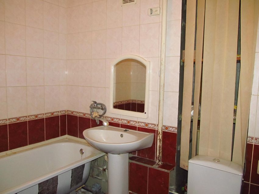 Продажа 3-комнатной квартиры, Курган, Блюхера улица,  6