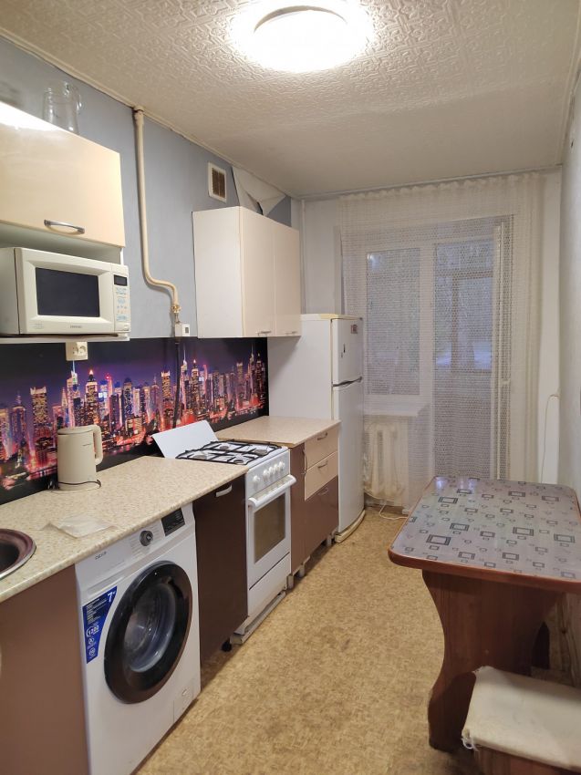Продажа 1-комнатной квартиры, Курган, 6 микрорайон,  30