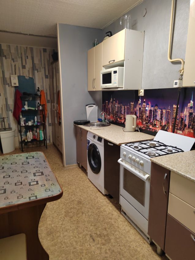 Продажа 1-комнатной квартиры, Курган, 6 микрорайон,  30