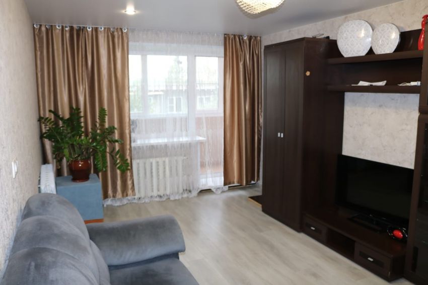 Продажа 2-комнатной квартиры, Курган, Урицкого улица,  74