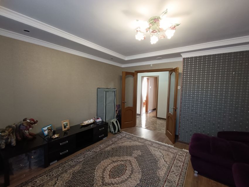 Продажа 5-комнатной квартиры, Курган, Карельцева улица,  117