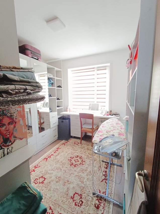 Продажа 5-комнатной квартиры, Курган, Карельцева улица,  117