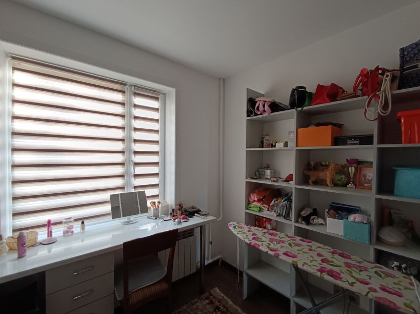 Продажа 5-комнатной квартиры, Курган, Карельцева улица,  117