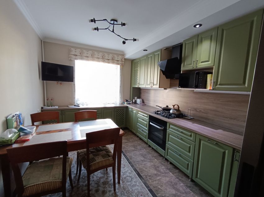 Продажа 5-комнатной квартиры, Курган, Карельцева улица,  117