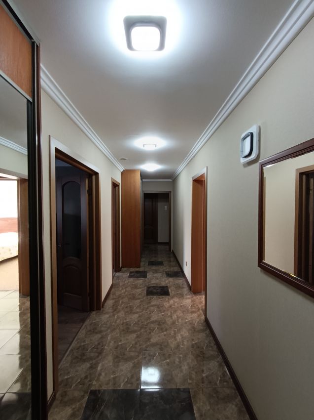 Продажа 5-комнатной квартиры, Курган, Карельцева улица,  117