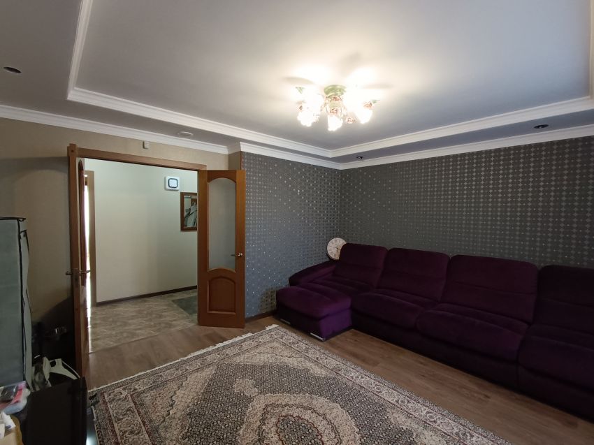 Продажа 5-комнатной квартиры, Курган, Карельцева улица,  117