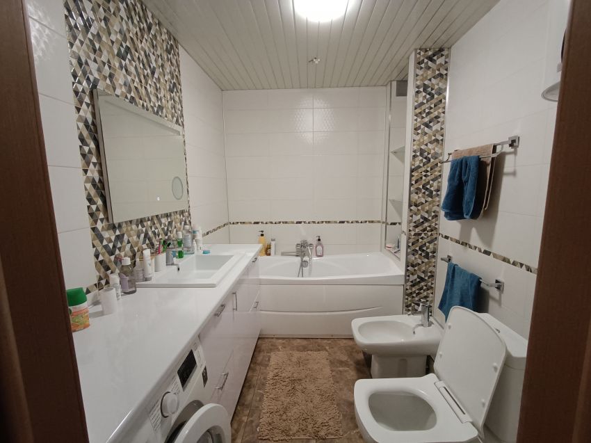 Продажа 5-комнатной квартиры, Курган, Карельцева улица,  117