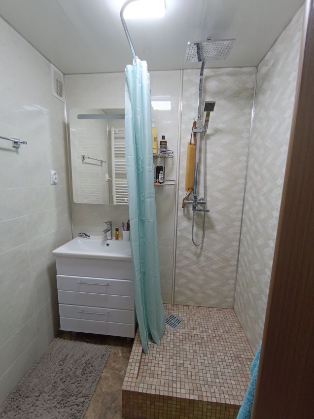 Продажа 5-комнатной квартиры, Курган, Карельцева улица,  117