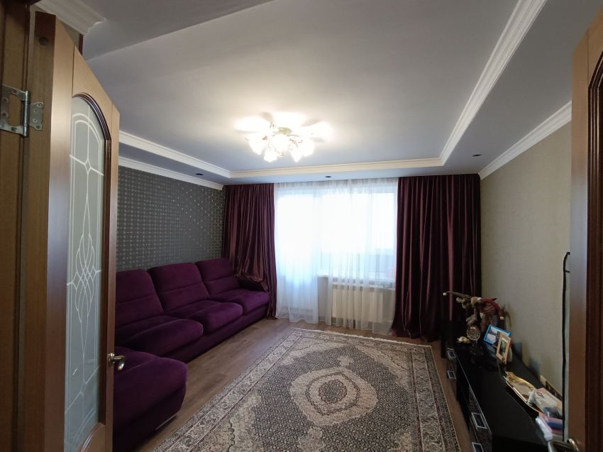 Продажа 5-комнатной квартиры, Курган, Карельцева улица,  117