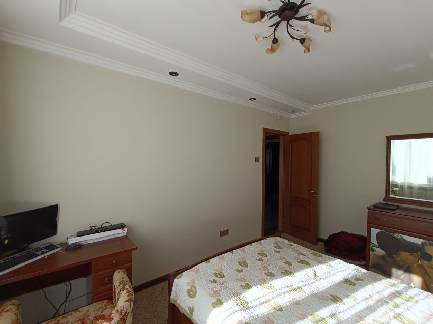 Продажа 5-комнатной квартиры, Курган, Карельцева улица,  117