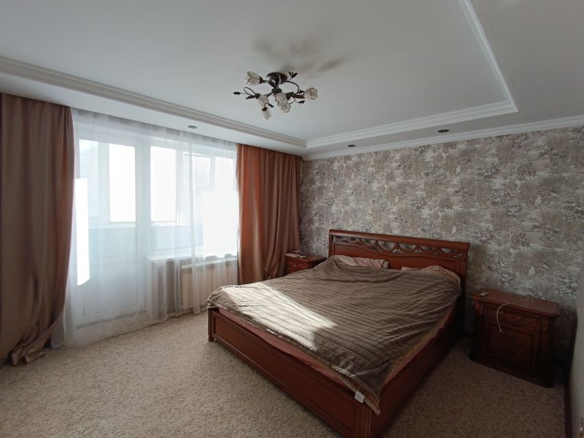 Продажа 5-комнатной квартиры, Курган, Карельцева улица,  117