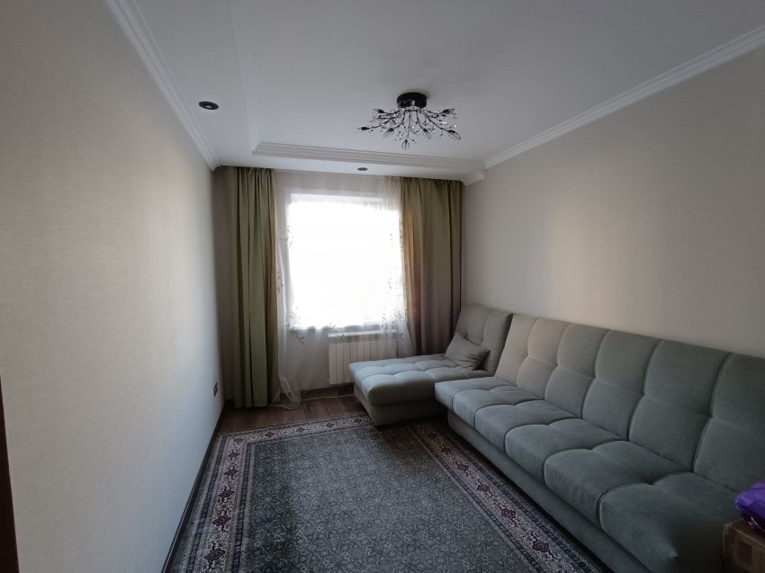 Продажа 5-комнатной квартиры, Курган, Карельцева улица,  117