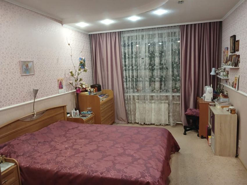 Продажа 3-комнатной квартиры, Курган, Володарского улица,  29