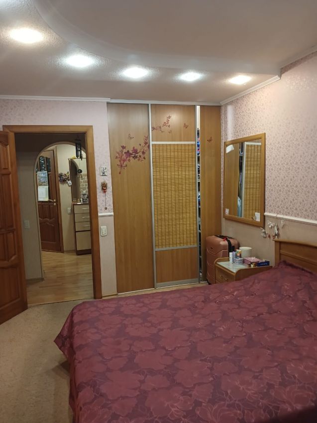 Продажа 3-комнатной квартиры, Курган, Володарского улица,  29