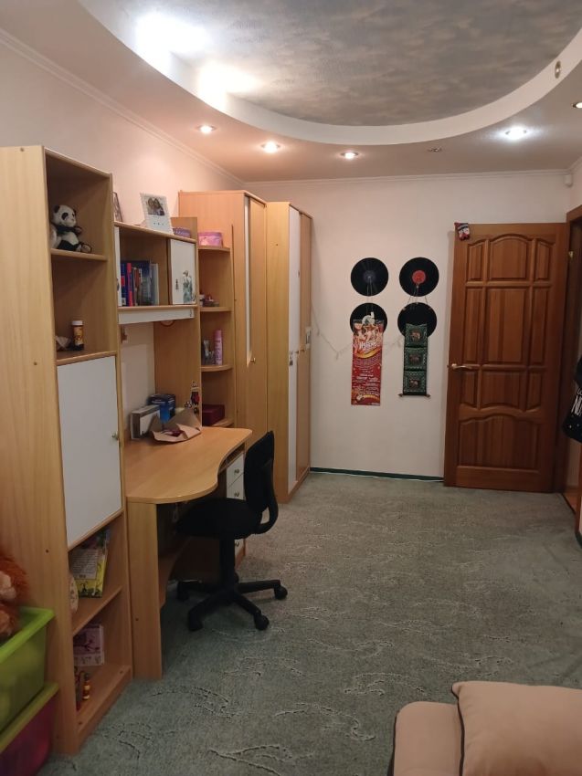 Продажа 3-комнатной квартиры, Курган, Володарского улица,  29