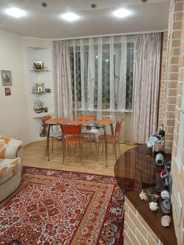 Продажа 3-комнатной квартиры, Курган, Володарского улица,  29