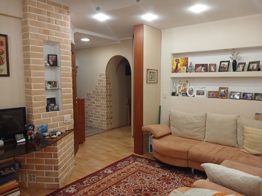 Продажа 3-комнатной квартиры, Курган, Володарского улица,  29