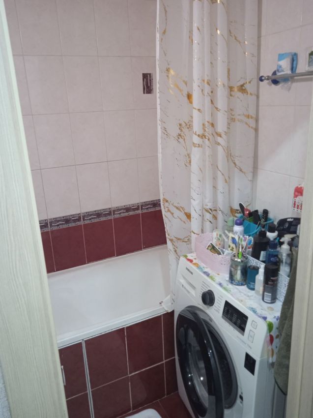 Продажа 3-комнатной квартиры, Курган, Карбышева улица,  44а