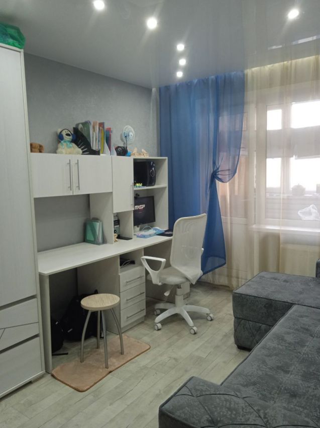 Продажа 3-комнатной квартиры, Курган, Карбышева улица,  44а